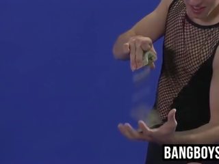 Spoglio scopata giovane gay filmati un card trucco