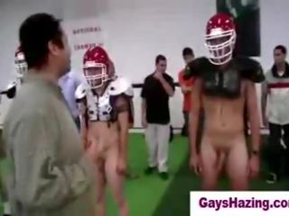 Hetro chaps gemaakt naar spelen naakt football door homos